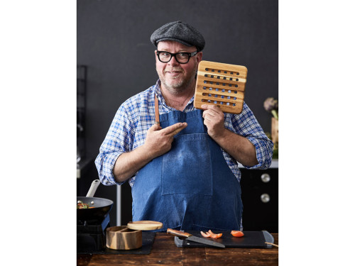 Akáciová podložka pod horké 18x18 cm