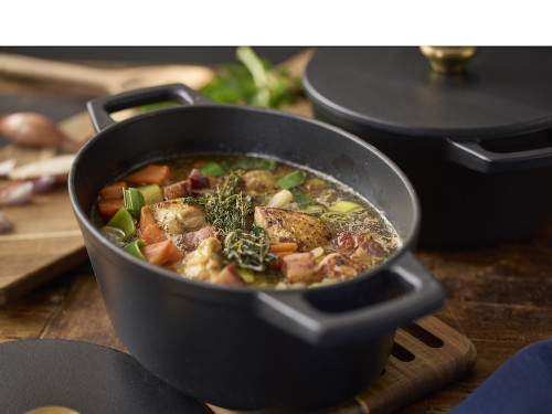 Litinový kastrol oválný 3,8l Black