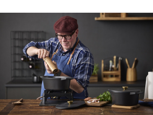 Litinový kastrol oválný 3,8l Black