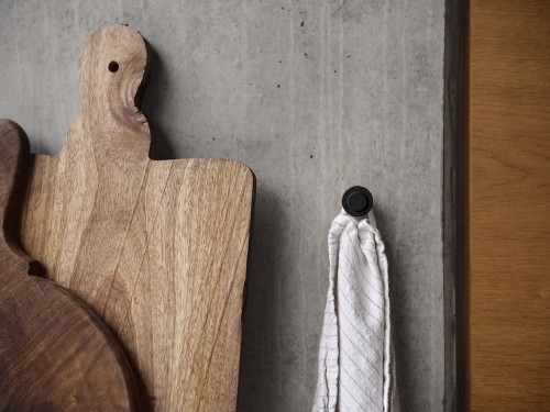 Háček na zeď 2ks Sensu Black 