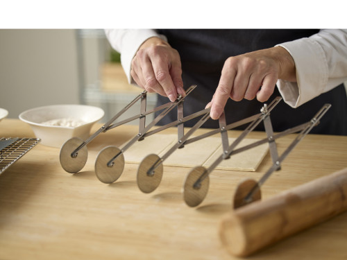 Kráječ na pečivo s 5 kolečky